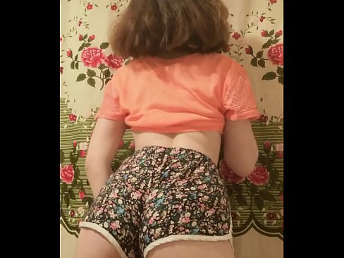 ❤️ ʻO ka pēpē ʻōpio uʻi e wehe ana i kona mau pōkole ma ka pahupaʻikiʻi Porno fb ia makou