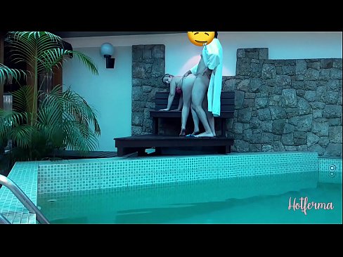 ❤️ Kāhea ʻo Boss i ke kaikamahine i ka loko wai, akā ʻaʻole hiki iā ia ke pale i ka wela Porno fb ia makou